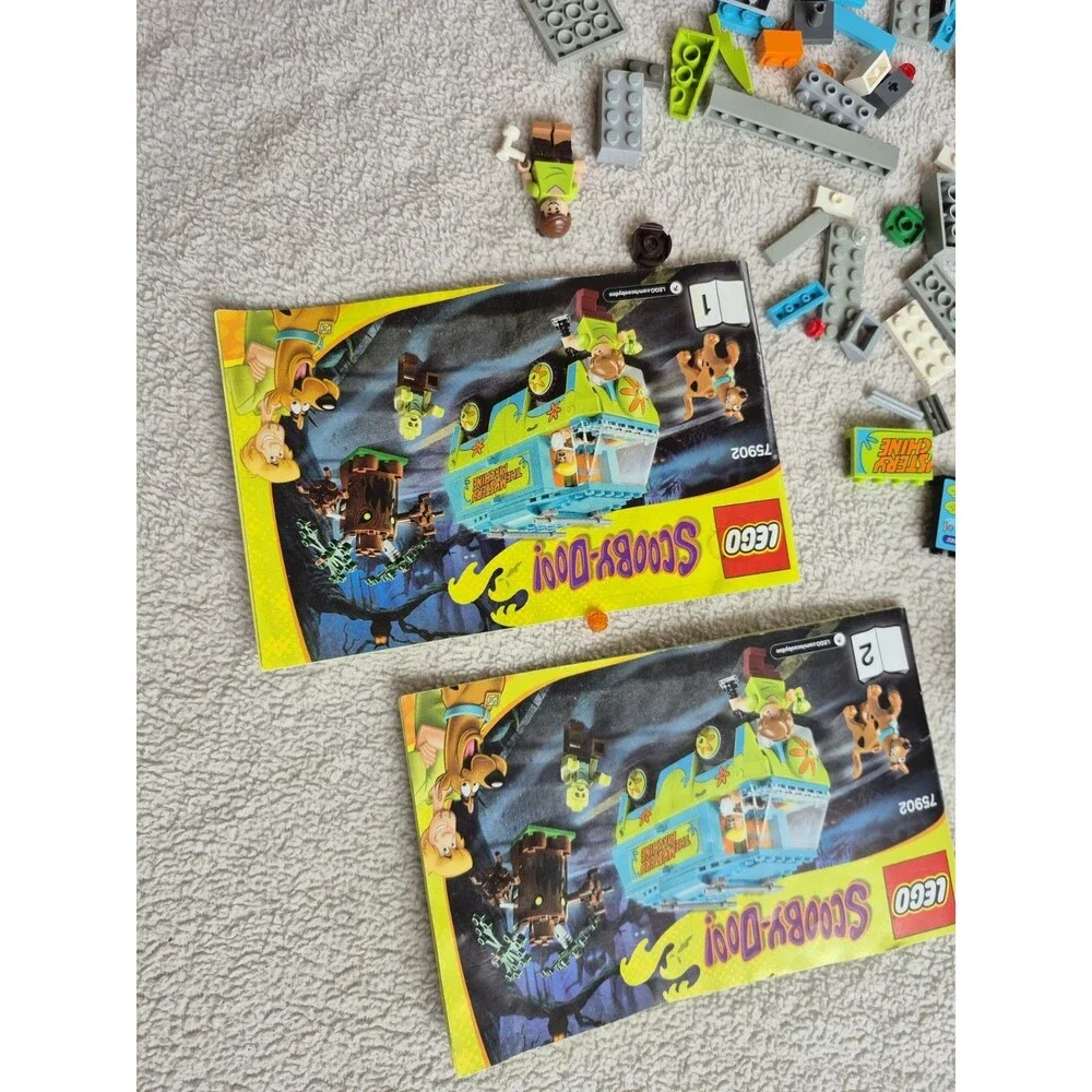 LEGO Scooby-Doo 75902 The Mystery Machine Incomplete Parts Lot w/ Instructions